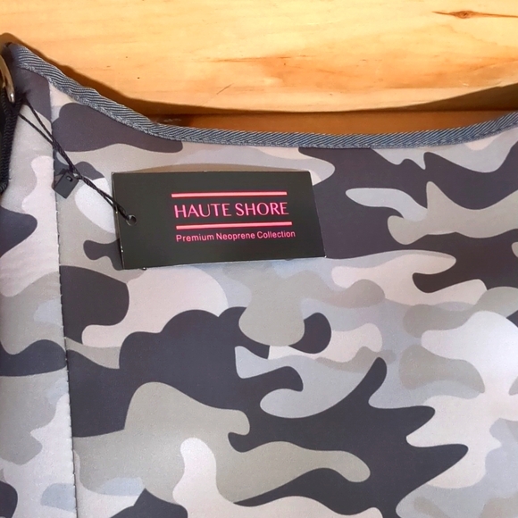 Haute Shore Neoprene Crossbody bag NWT - Picture 8 of 10